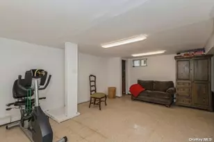 93 Beacon Hill Rd, Port Washington, NY 11050 - Photo 17