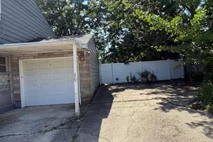1067 N New York Dr, Massapequa, NY 11758 - Photo 27