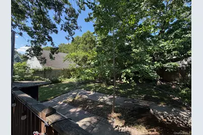 1067 N New York Drive, Massapequa, NY 11758 - Photo 23