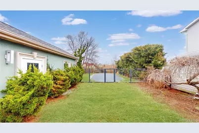 145 Kingston Boulevard, Island Park, NY 11558 - Photo 17
