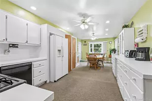 62 Sharp St, Patchogue, NY 11772 - Photo 5