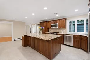4 Durham Dr, Dix Hills, NY 11746 - Photo 9