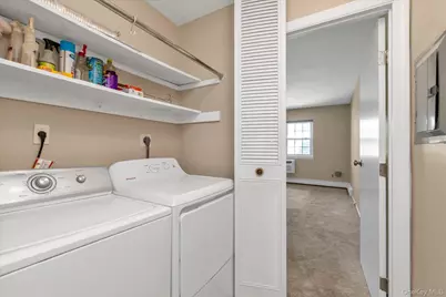 25 Springwood Drive, North Babylon, NY 11703 - Photo 15