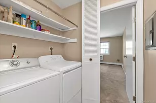 25 Springwood Dr, North Babylon, NY 11703 - Photo 15