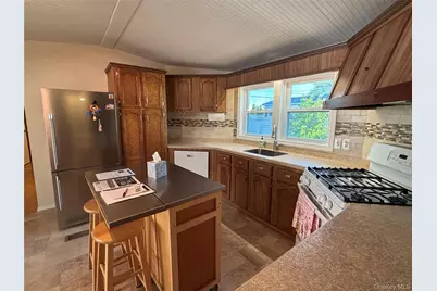 1661 Old Country Road #233, Riverhead, NY 11901 - Photo 11