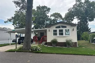 1661 Old Country Rd, Riverhead, NY 11901 - Photo 33