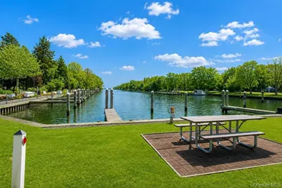 122 Corral Lane, Bay Shore, NY 11706 - Photo 23