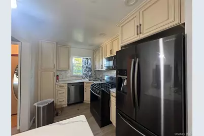 22518 S Conduit Avenue, Springfield Gardens, NY 11413 - Photo 3