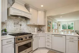 17 Duncan Ln, Huntington, NY 11743 - Photo 7