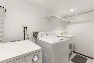 61-48 220th St, Oakland Gardens, NY 11364 - Photo 25