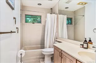 6 Cherry Ln E, Syosset, NY 11791 - Photo 15