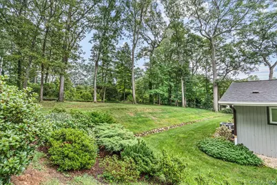 6 Cherry Lane E, Syosset, NY 11791 - Photo 31