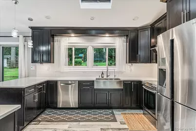 6 Cherry Lane E, Syosset, NY 11791 - Photo 9