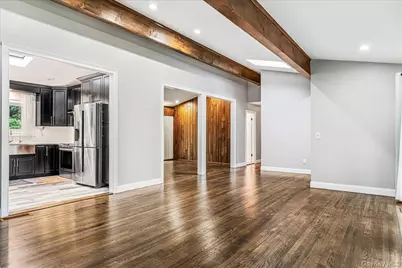 6 Cherry Lane E, Syosset, NY 11791 - Photo 11