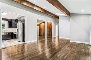6 Cherry Ln E, Syosset, NY 11791 - Photo 11