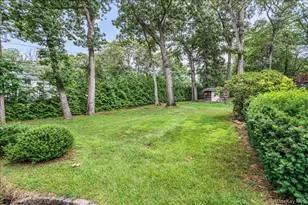 6 Cherry Ln E, Syosset, NY 11791 - Photo 27