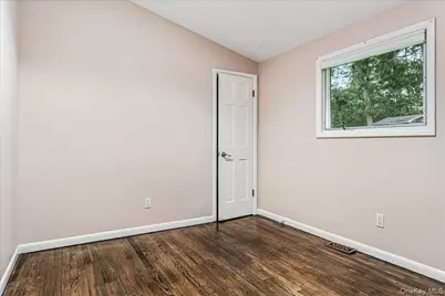 6 Cherry Lane E, Syosset, NY 11791 - Photo 23