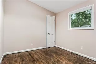 6 Cherry Ln E, Syosset, NY 11791 - Photo 23