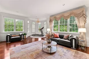 28 Whitney Cir, Glen Cove, NY 11542 - Photo 11