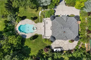 28 Whitney Cir, Glen Cove, NY 11542 - Photo 27