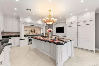 28 Whitney Circle, Glen Cove, NY 11542 - Photo 9