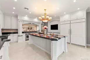 28 Whitney Cir, Glen Cove, NY 11542 - Photo 9