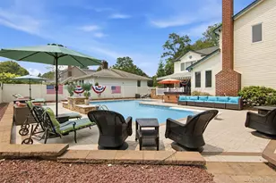 1 Geoffrey Ave, Syosset, NY 11791 - Photo 27