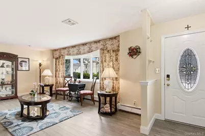1 Geoffrey Avenue, Syosset, NY 11791 - Photo 5