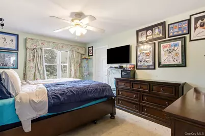 1 Geoffrey Avenue, Syosset, NY 11791 - Photo 9