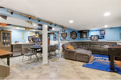 1 Geoffrey Avenue, Syosset, NY 11791 - Photo 23