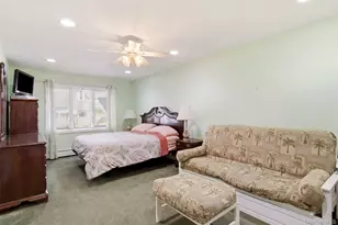 1 Geoffrey Ave, Syosset, NY 11791 - Photo 17