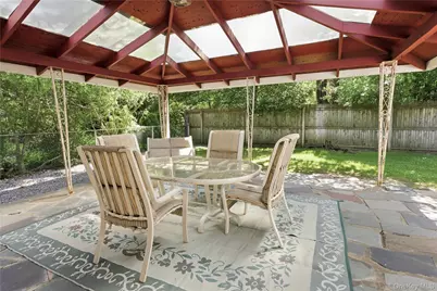 1 S Oaks Boulevard, Plainview, NY 11803 - Photo 35