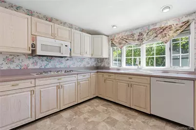 1 S Oaks Boulevard, Plainview, NY 11803 - Photo 23