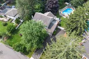 19 Duquesne Dr, Greenlawn, NY 11740 - Photo 27