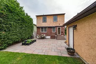 6 Troy Pl, Merrick, NY 11566 - Photo 23