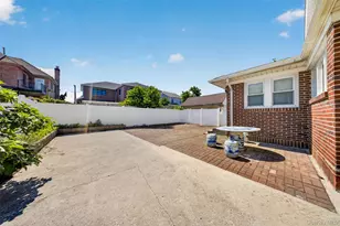 38-22 205th St, Bayside, NY 11361 - Photo 33
