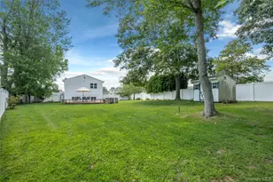 15 Greenbrier Ln, Sayville, NY 11782 - Photo 25