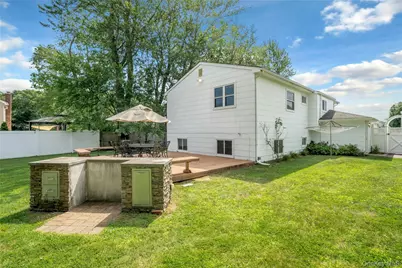 15 Greenbrier Lane, Sayville, NY 11782 - Photo 23