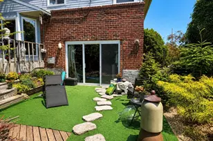 83 Bud Ln, Levittown, NY 11756 - Photo 5