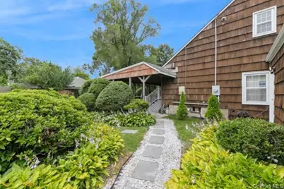 186 Oakwood Road, Huntington Station, NY 11746 - Photo 19