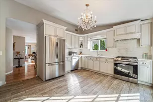 70 Manor Dr, Great Neck, NY 11020 - Photo 5