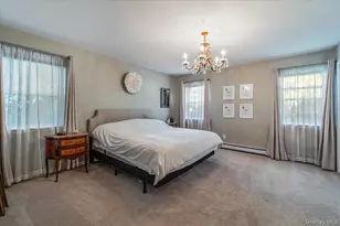 70 Manor Dr, Great Neck, NY 11020 - Photo 13