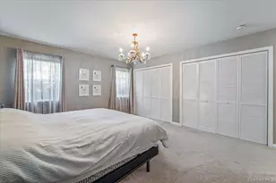 70 Manor Dr, Great Neck, NY 11020 - Photo 15