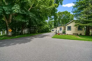 36 Rosalie Pl, Patchogue, NY 11772 - Photo 3