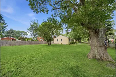 10 Graham Road, Hampton Bays, NY 11946 - Photo 5