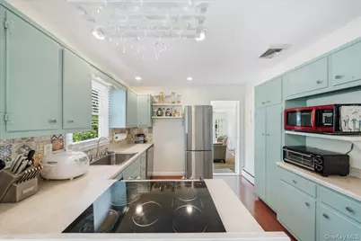 10 Graham Road, Hampton Bays, NY 11946 - Photo 19