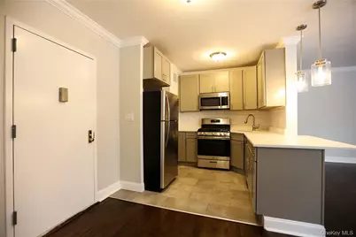 140 E Hartsdale Avenue #3A, Hartsdale, NY 10530 - Photo 3