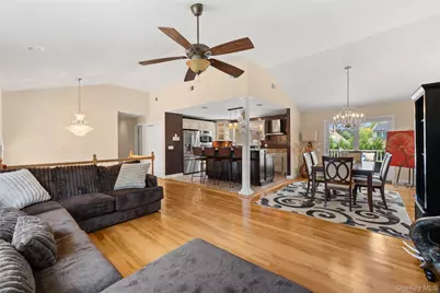 236 Windsor Avenue, Brightwaters, NY 11718 - Photo 7