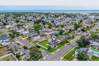 91 Doges Prom, Lindenhurst, NY 11757 - Photo 23