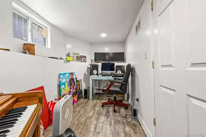 46 Meadow Lane, New Rochelle, NY 10805 - Photo 35